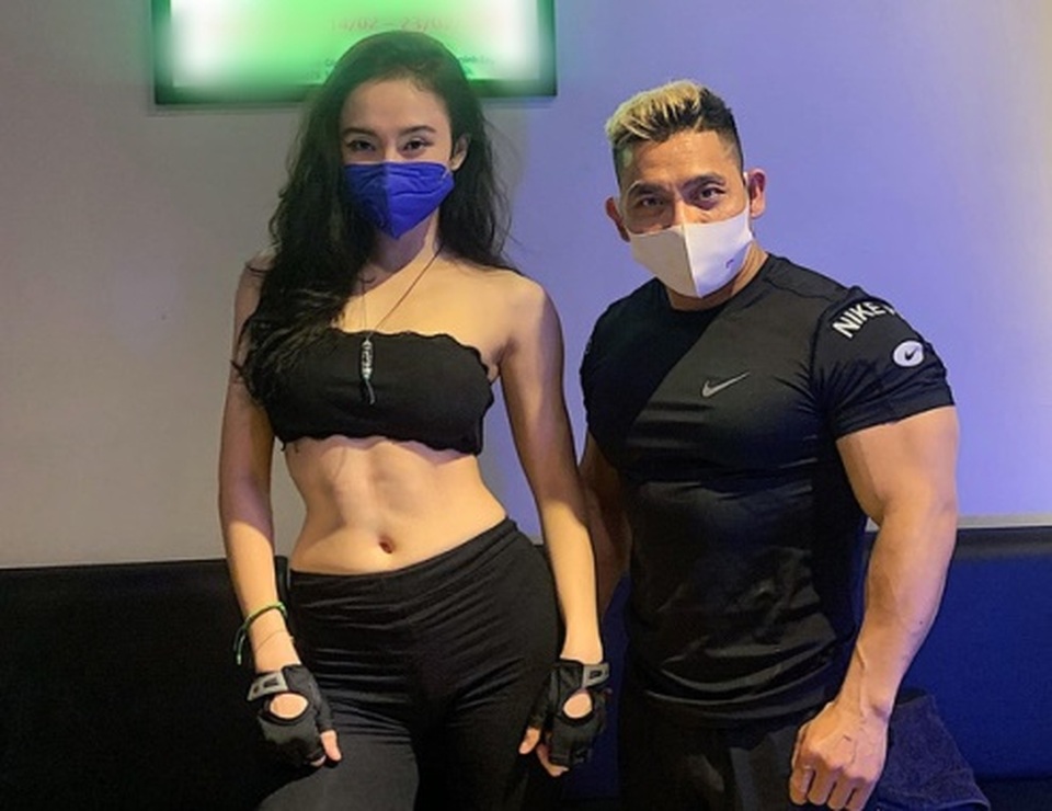 Angela Phương Trinh khoe cơ bụng, thay đổi khác lạ sau 2 năm vắng bóng - 1