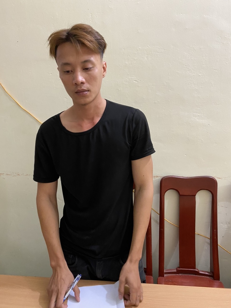 Khởi tố 2 nghi can cướp ngân hàng 200 triệu đồng - 1 Khởi tố 2 nghi can cướp ngân hàng 200 triệu đồng - 1