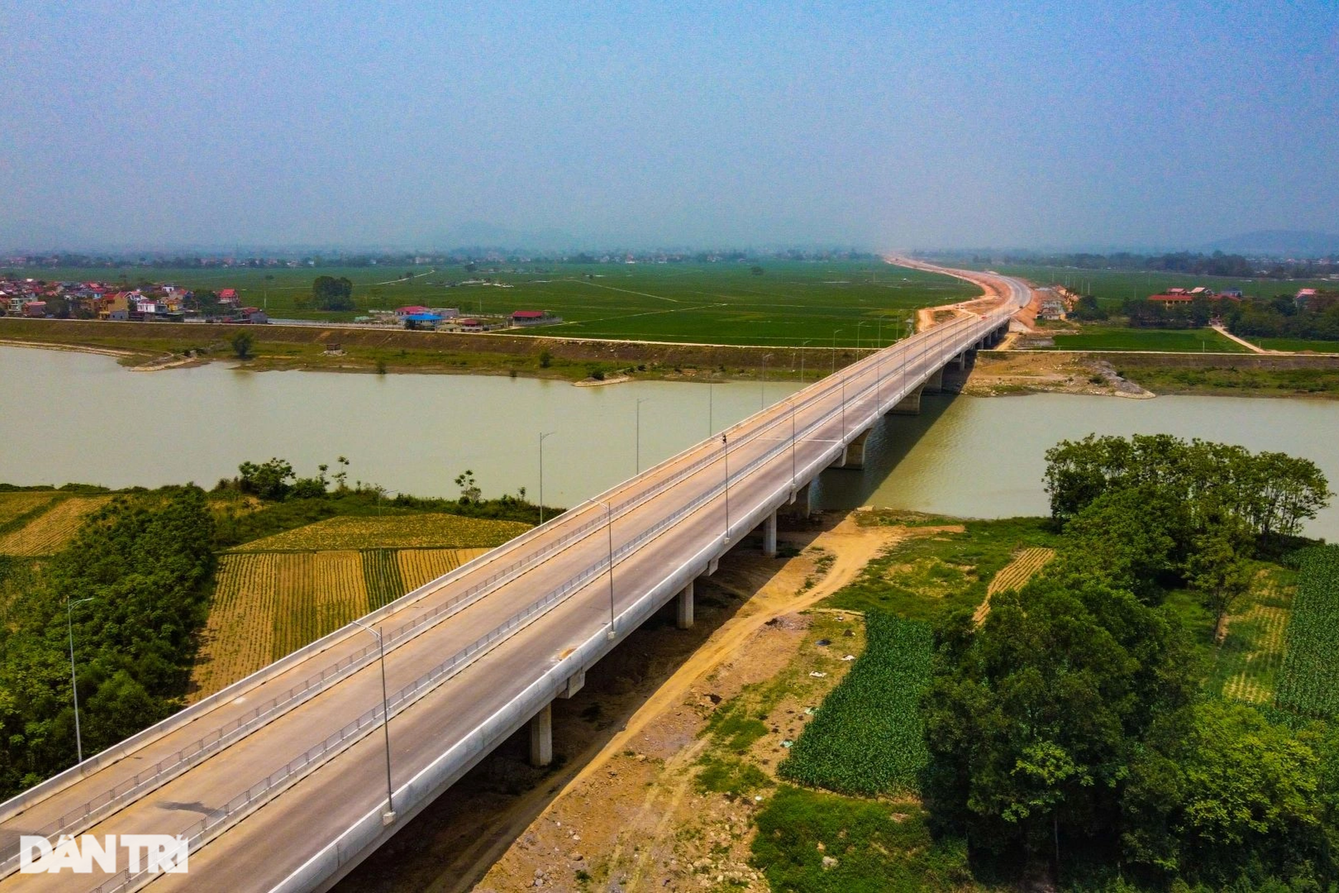 Cao tốc đoạn Ninh Bình - Thanh Hóa gấp rút về đích dịp 30/4 - 11 Cao tốc đoạn Ninh Bình - Thanh Hóa gấp rút về đích dịp 30/4 - 11