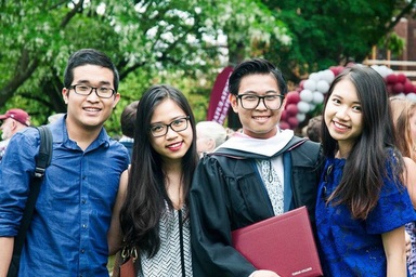 Câu chuyện “bé xách đỡ mẹ” trong sách Công nghệ giáo dục dạy trẻ tư duy phản biện