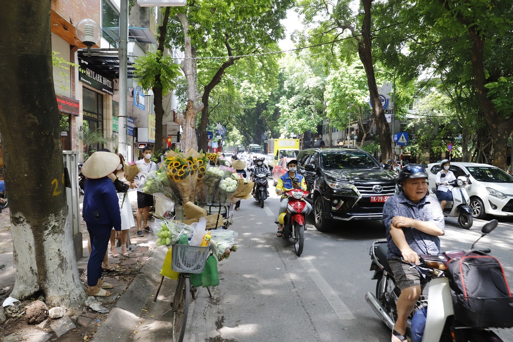 Chủ tịch phường Quán Thánh: Không cấm chụp ảnh ở phố Phan Đình Phùng - 6 Chủ tịch phường Quán Thánh: Không cấm chụp ảnh ở phố Phan Đình Phùng - 6