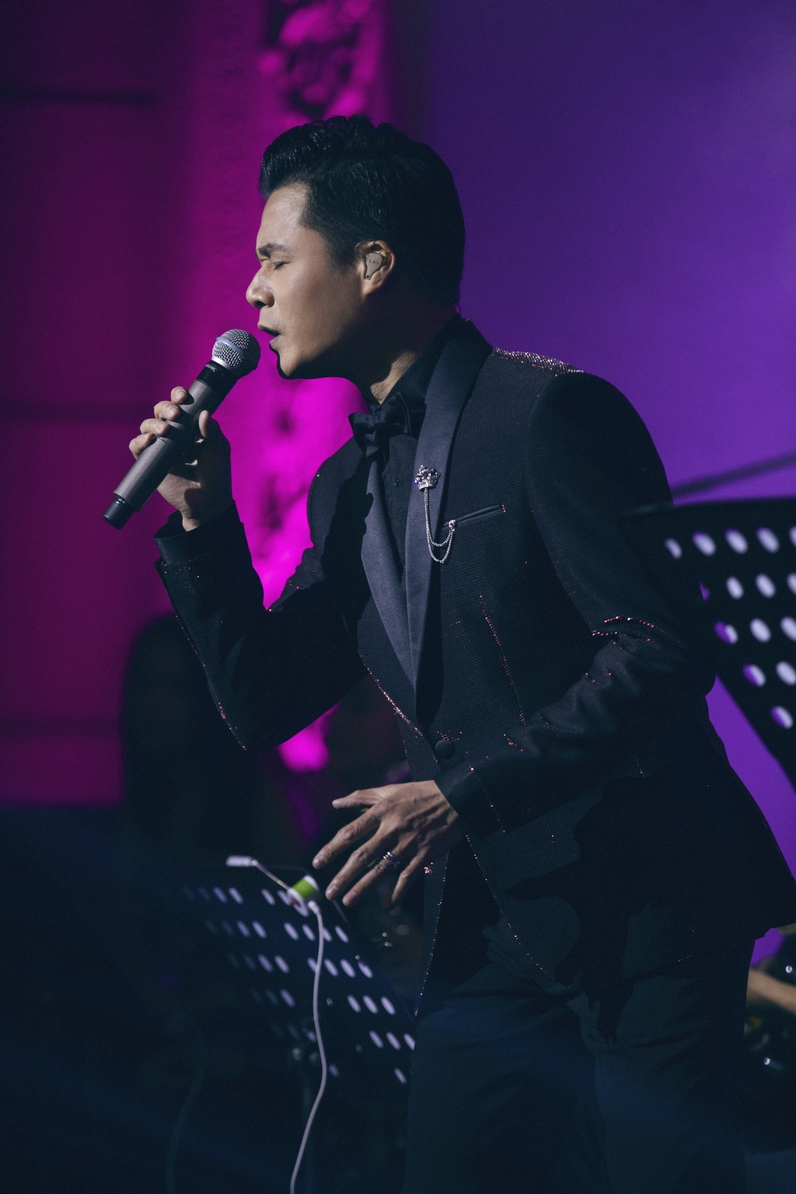 Quang Dũng tái xuất khán giả TPHCM sau 6 tháng ở Mỹ - 4 Quang Dũng tái xuất khán giả TPHCM sau 6 tháng ở Mỹ - 4