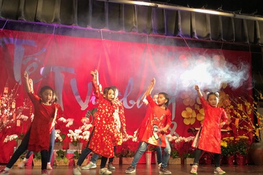 Việt kiều ở California rộn ràng sắm Tết