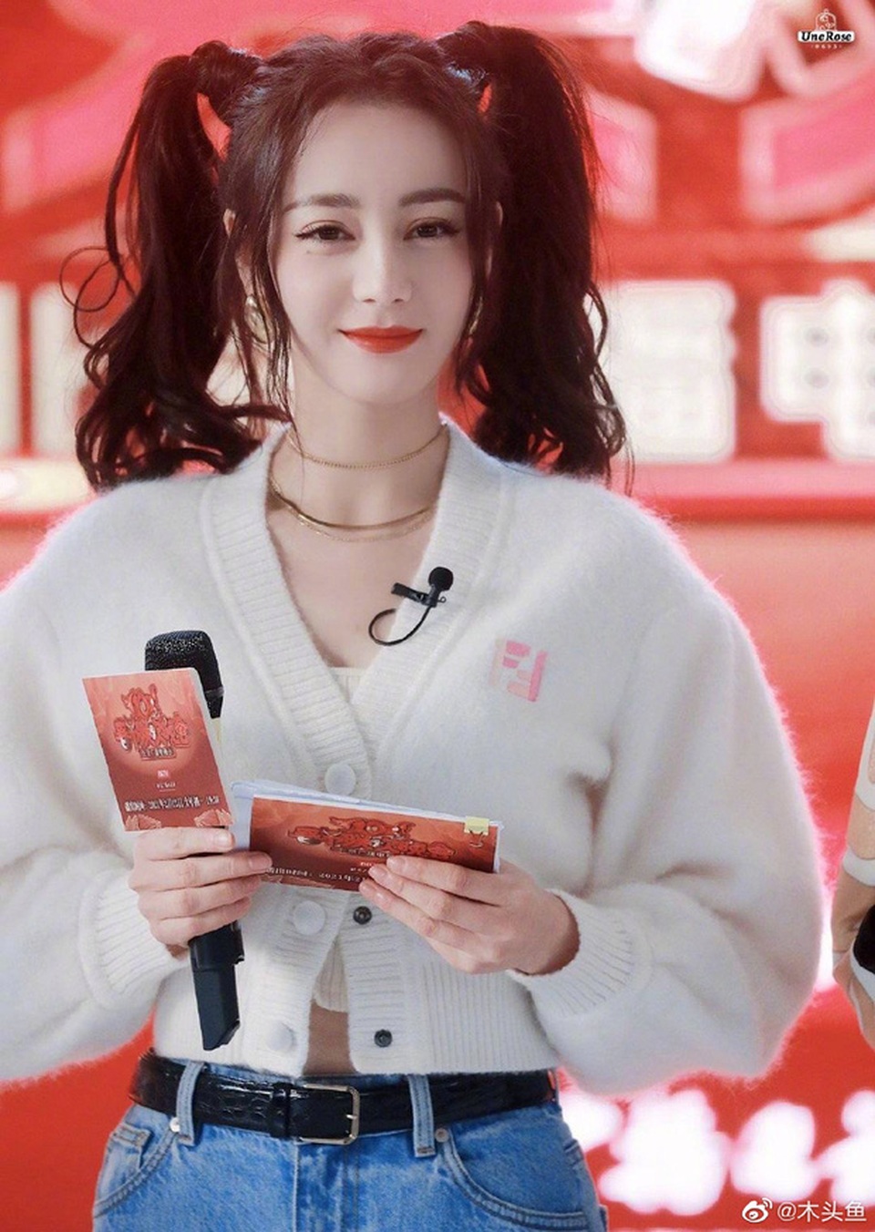 Địch Lệ Nhiệt Ba ngày càng sành điệu, quyến rũ - 10