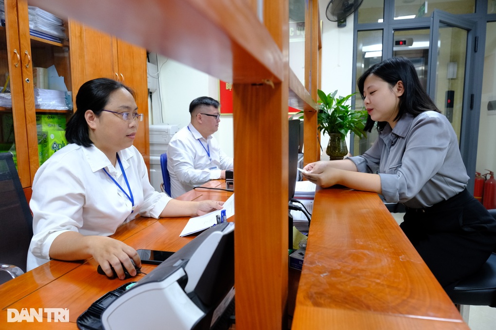 Bỏ sổ hồng giấy, ngân hàng có cho người dân cầm hình ảnh trên điện thoại? - 1 Bỏ sổ hồng giấy, ngân hàng có cho người dân cầm hình ảnh trên điện thoại? - 1