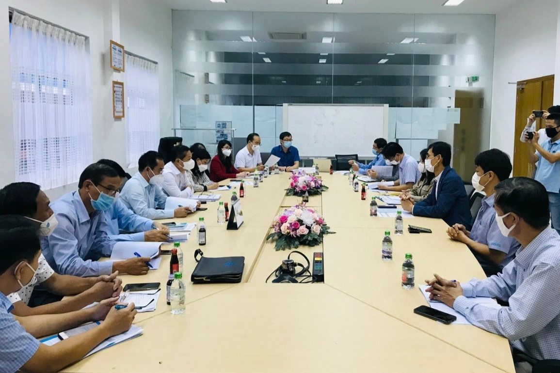 Biểu dương cán bộ làm việc không ngày nghỉ để tiền hỗ trợ tới tay người dân - 4 Biểu dương cán bộ làm việc không ngày nghỉ để tiền hỗ trợ tới tay người dân - 4