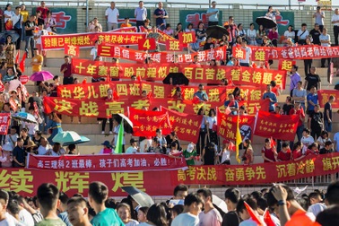 Trung Quốc: Xu hướng ôn khắc nghiệt, thi lại gaokao để vào đại học tinh hoa