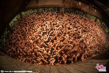 Thanh niên Nhật tưng bừng trong lễ hội khỏa thân lớn nhất trong năm