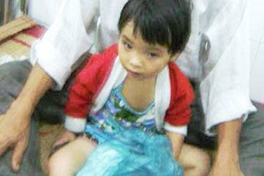 Bé gái hoảng loạn trở về sau 3 ngày mất tích