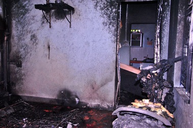 Chồng tẩm xăng đốt vợ, 2 vợ chồng cùng tử vong