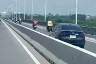Nữ tài xế bị phạt 5 triệu đồng vì lái ô tô đi vào làn xe máy cầu Vĩnh Tuy