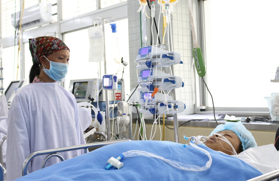 Xuyên đêm phẫu thuật cứu bệnh nhân bị xe lu cán qua người - 2 Xuyên đêm phẫu thuật cứu bệnh nhân bị xe lu cán qua người - 2