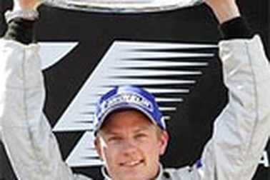 Raikkonen cắt đứt chuỗi chiến thắng của Alonso 