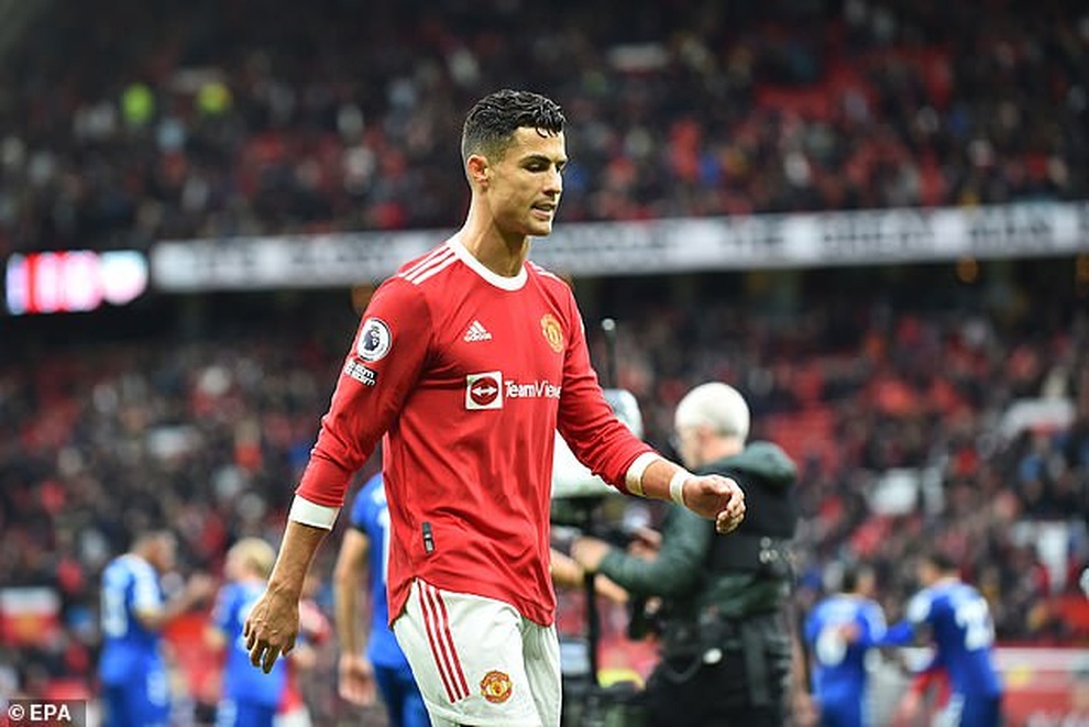 C.Ronaldo có hành động xấu xí, khiến cổ động viên Man Utd tức giận - 3 C.Ronaldo có hành động xấu xí, khiến cổ động viên Man Utd tức giận - 3