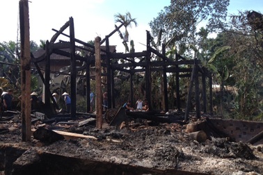 Nhà cháy dữ dội khi chủ đang ngủ say