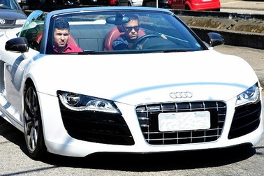 Thu nhập hơn 1 triệu USD/tuần, Neymar đi xe gì?