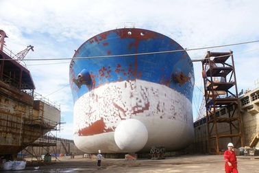 Không có ai mua, Nhà máy đóng tàu Dung Quất sẽ phải phá sản