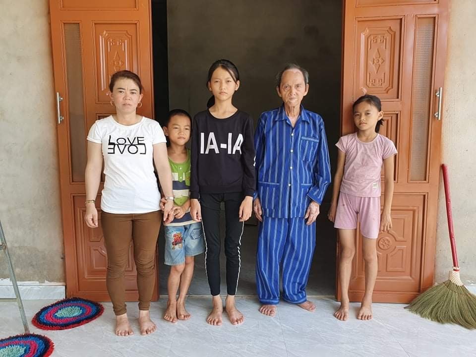 Bạn đọc Dân trí chung tay giúp đỡ xây nhà tặng mẹ con goá phụ nghèo - 5 Bạn đọc Dân trí chung tay giúp đỡ xây nhà tặng mẹ con goá phụ nghèo - 5