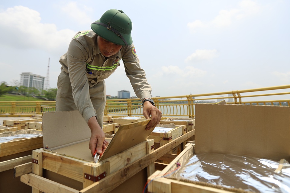 Cận cảnh trận địa pháo hoa tầm cao sẵn sàng khai hỏa dịp Giỗ Tổ Hùng Vương - 6 Cận cảnh trận địa pháo hoa tầm cao sẵn sàng khai hỏa dịp Giỗ Tổ Hùng Vương - 6