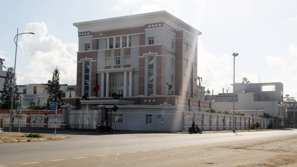 Kiểm điểm lãnh đạo ngân hàng thiếu sót trong công tác cán bộ - 1 Kiểm điểm lãnh đạo ngân hàng thiếu sót trong công tác cán bộ - 1