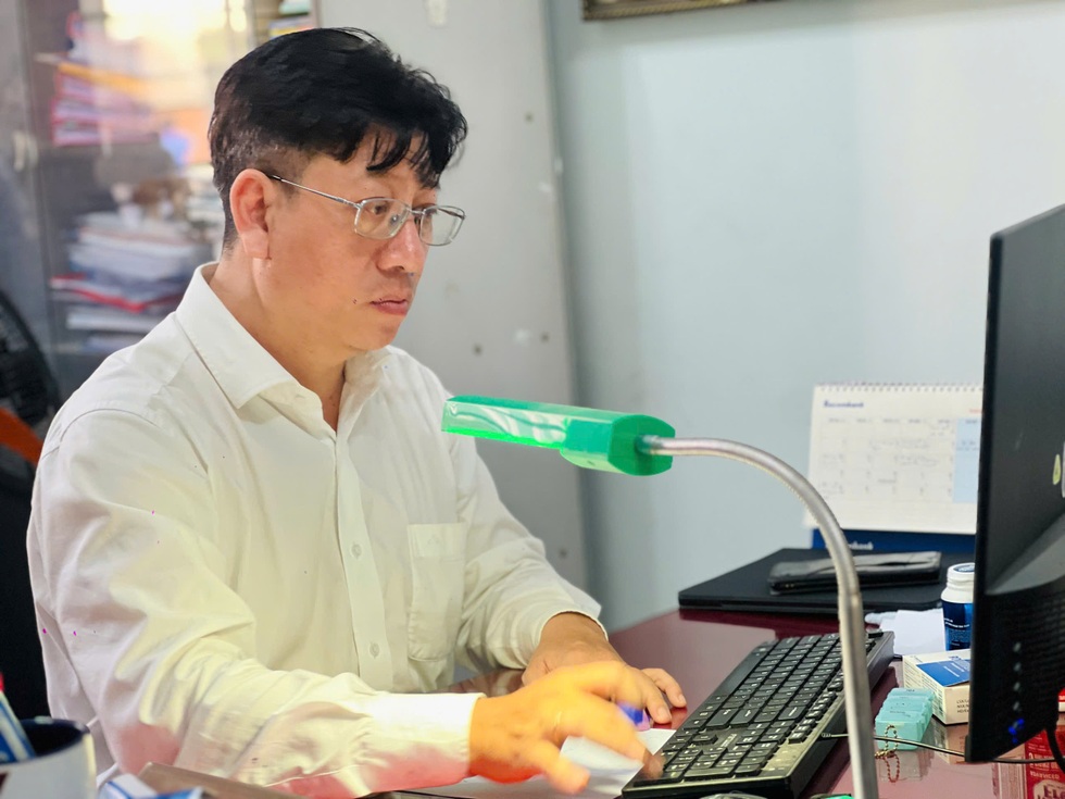 Hiệu trưởng xin đổi quà sang... tiền và ngôi trường không có quỹ phụ huynh