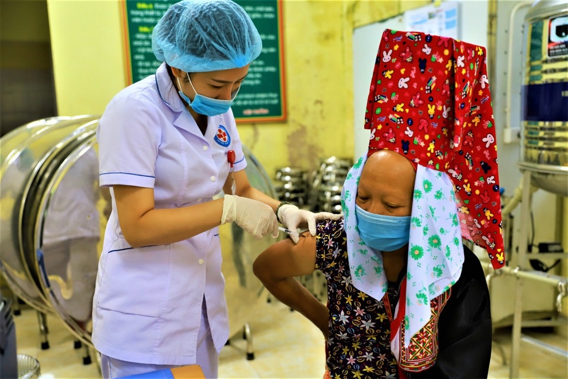 Bắt đầu chiến dịch tiêm mũi 3 vaccine phòng Covid-19 cho người dân - 2 Bắt đầu chiến dịch tiêm mũi 3 vaccine phòng Covid-19 cho người dân - 2