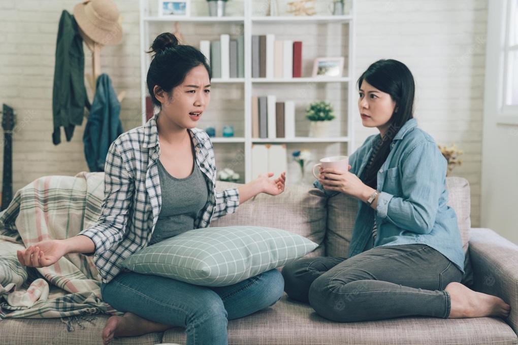Nữ sinh bị bạn cùng phòng trọ đuổi đi ngủ chỗ khác để dẫn người yêu về - 1 Nữ sinh bị bạn cùng phòng trọ đuổi đi ngủ chỗ khác để dẫn người yêu về - 1