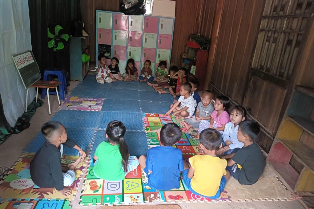 Mưa bão liên tiếp, cản trở tiến độ công trình Dân trí ở bản biên giới - 4 Mưa bão liên tiếp, cản trở tiến độ công trình Dân trí ở bản biên giới - 4