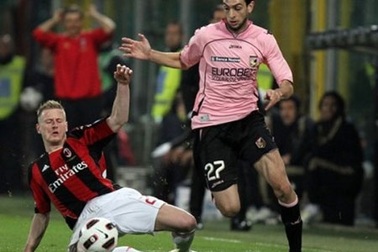 Palermo mở đường cho Pastore đến Barca