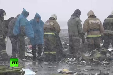 Máy bay FlyDubai vỡ nát tại hiện trường vụ tai nạn ở Nga