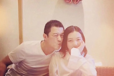 Đang hạnh phúc bên tình mới, Lý Á Bằng vẫn không quên tổ chức sinh nhật cho con gái