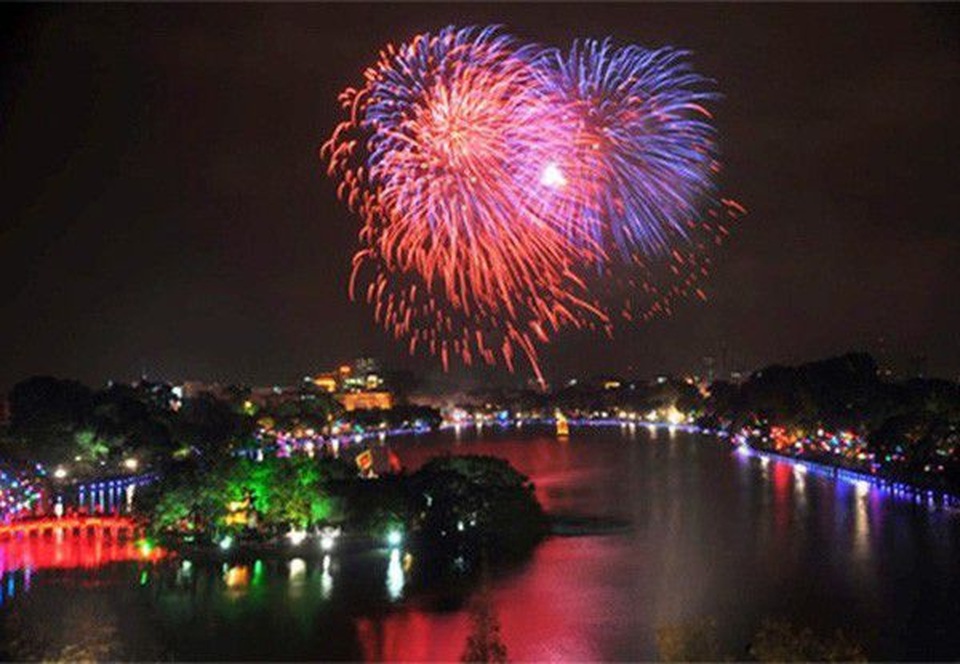 Hà Nội bắn pháo hoa 30 quận, huyện dịp Tết Nguyên đán - 1 Hà Nội bắn pháo hoa 30 quận, huyện dịp Tết Nguyên đán - 1