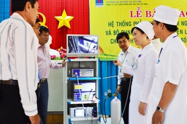 Trao tặng thiết bị y tế cho BVĐK tỉnh Sóc Trăng