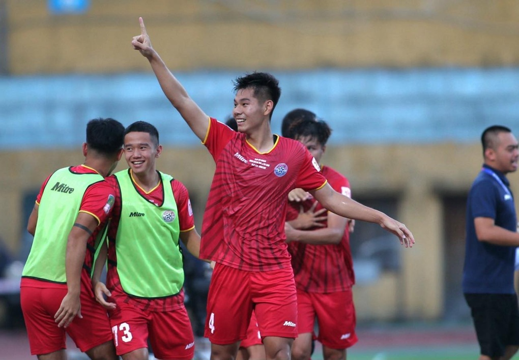 Trọng Hoàng giúp CLB Hà Tĩnh giành quyền ở lại với giải V-League - 3 Trọng Hoàng giúp CLB Hà Tĩnh giành quyền ở lại với giải V-League - 3