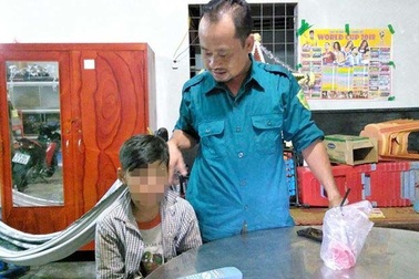 Tìm người thân của bé trai 14 tuổi đi chơi bị lạc đường