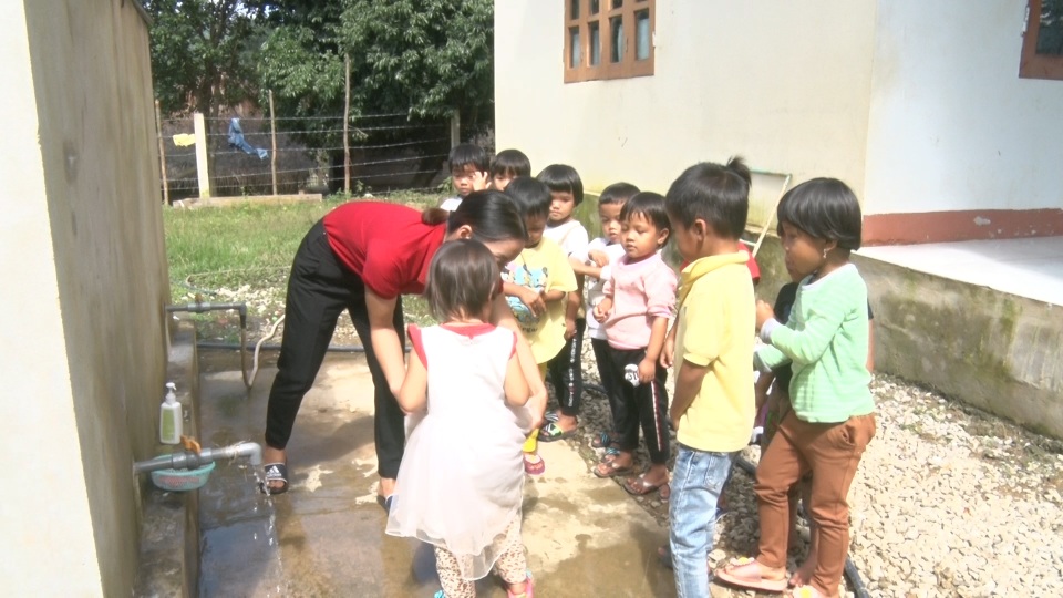 Hành trình nhiều nước mắt về bữa cơm bán trú của trẻ bản Kè, Cáo và Chuối - 8 Hành trình nhiều nước mắt về bữa cơm bán trú của trẻ bản Kè, Cáo và Chuối - 8