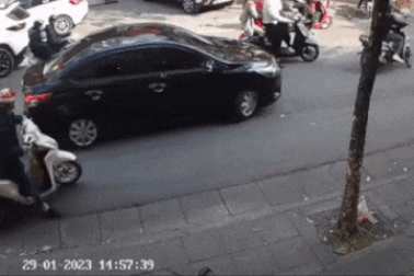 Pha lùi xe khiến người xem thót tim, cộng đồng đồn đoán nguyên nhân