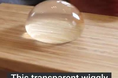 Kỳ lạ món bánh trong suốt như “giọt nước mưa”