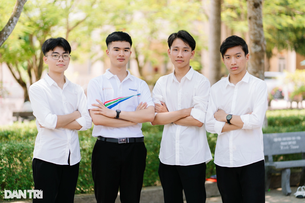 Con nhà nông, học trường làng đạt thủ khoa khối A00 ở Nghệ An - 3 Con nhà nông, học trường làng đạt thủ khoa khối A00 ở Nghệ An - 3