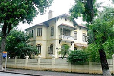 Thôn tính đất “vàng” Hà Nội