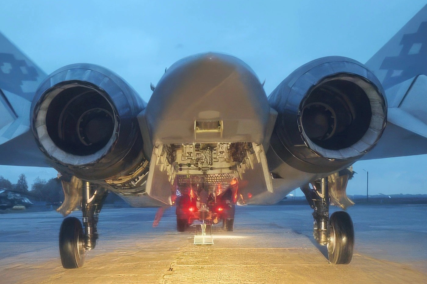 Nga lần đầu hé lộ khoang chứa vũ khí bí mật bên trong tiêm kích Su-57 - 1