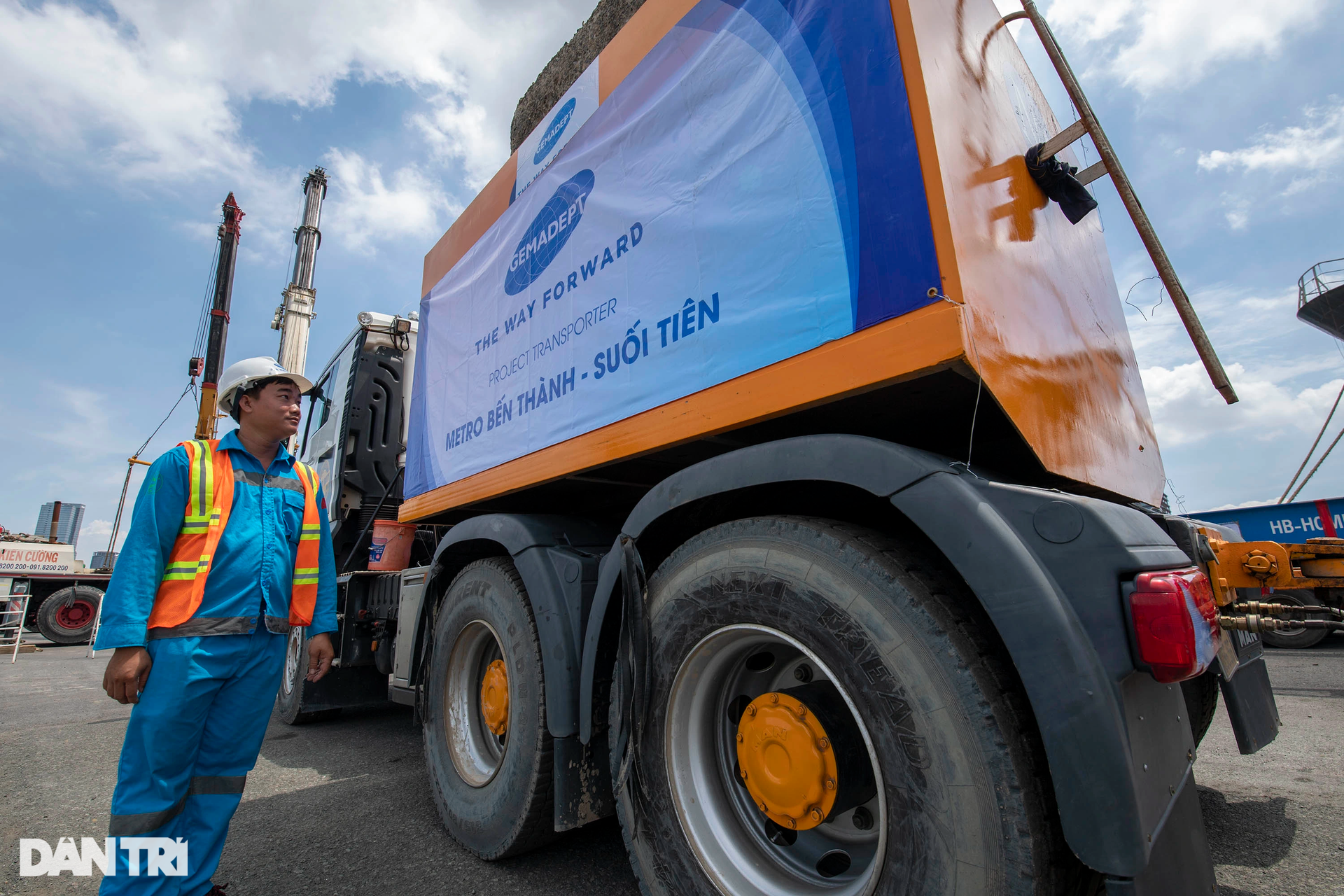 Cận cảnh hai đoàn tàu cuối cùng của tuyến metro số 1 về tới TPHCM - 10