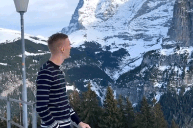 Chàng trai Thụy Sĩ hát Quốc ca Việt Nam