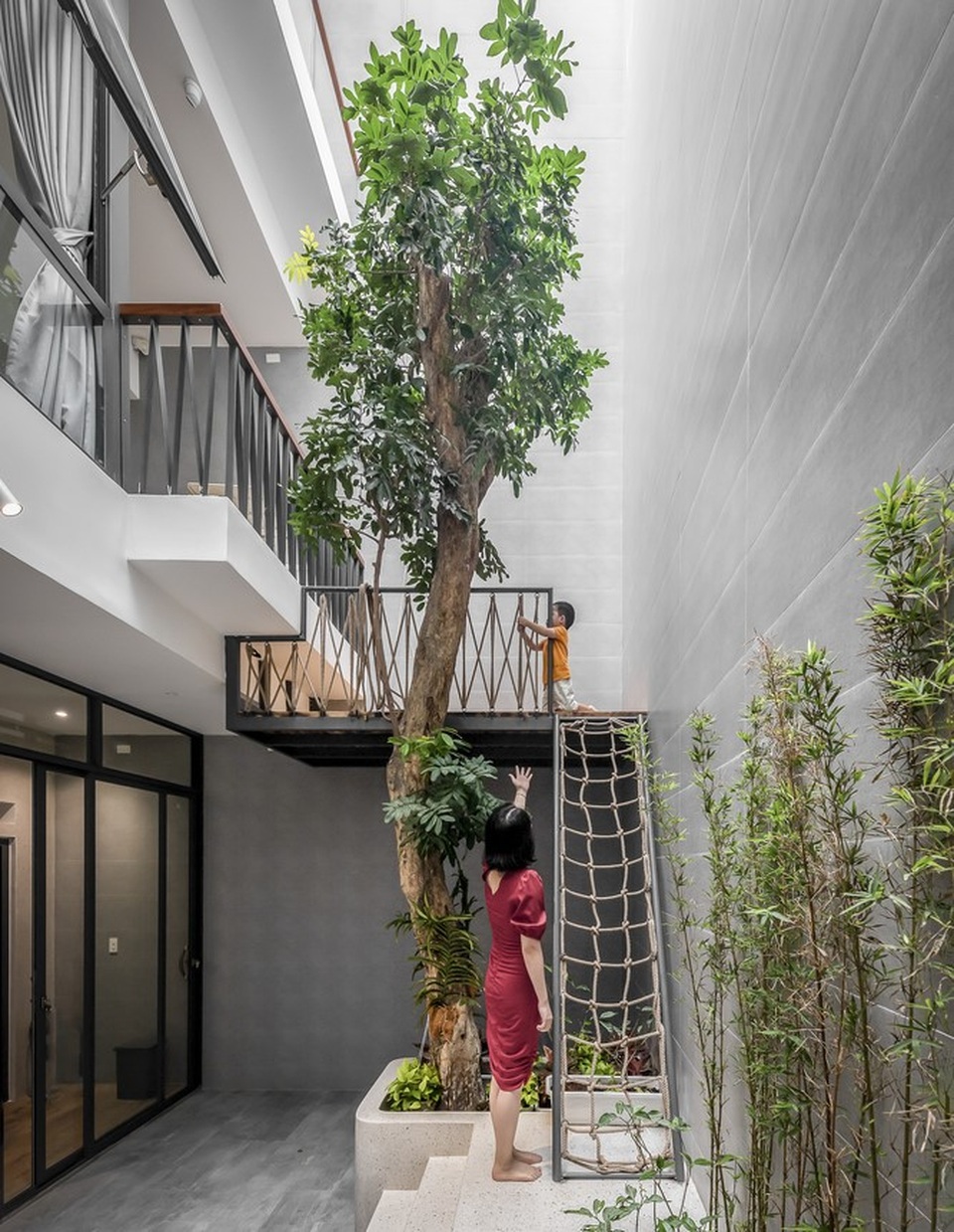 Nhà Sài Gòn có mặt tiền chống trộm, tối giản không gian vẫn đẹp bất ngờ - 7