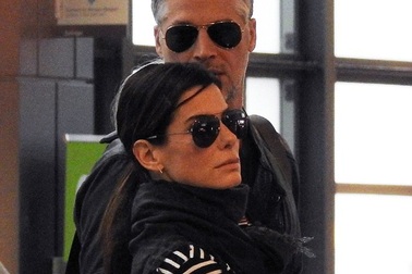 Sau sóng gió hôn nhân, “Hoa hậu FBI” Sandra Bullock hạnh phúc bên bạn trai kém tuổi