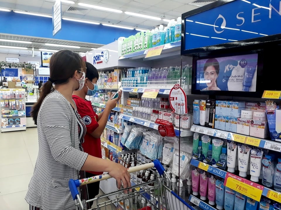 Siêu thị chuẩn bị sẵn gạo, mì gói, khẩu trang, người dân “tha hồ” mua sắm - 6 Siêu thị chuẩn bị sẵn gạo, mì gói, khẩu trang, người dân “tha hồ” mua sắm - 6