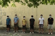 8 thanh niên lập lán giữa rừng đánh bạc trong mùa Covid-19