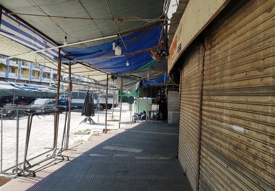 Hàng chục tiểu thương chợ Đầm Nha Trang đóng cửa, nghỉ bán vì Covid-19 - 8 Hàng chục tiểu thương chợ Đầm Nha Trang đóng cửa, nghỉ bán vì Covid-19 - 8