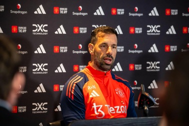 Van Nistelrooy quyết tâm đưa Man Utd vượt qua khủng hoảng