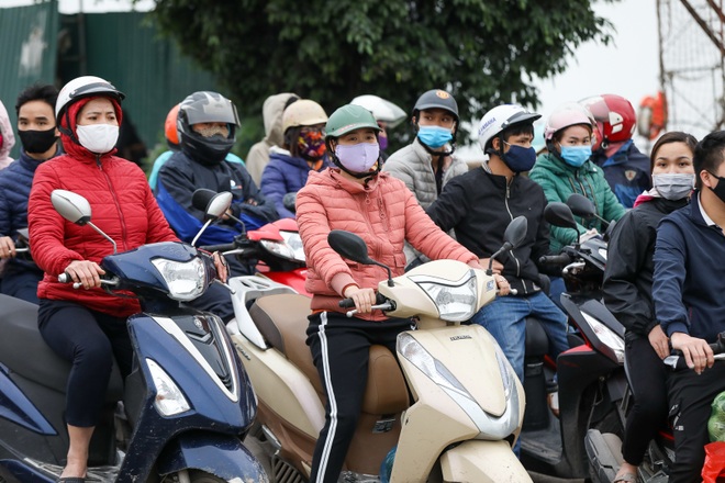 Hải Dương: Hàng ngàn người ùn ùn đợi phà giữa thời dịch Covid-19 - 11 Hải Dương: Hàng ngàn người ùn ùn đợi phà giữa thời dịch Covid-19 - 11